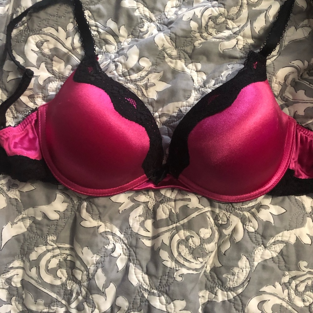 Hot pink/black lace bra- Ambrielle